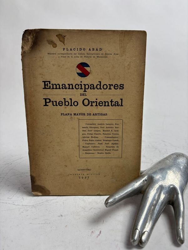 Lote siguiente: Libro antiguo de Placido Abad - Emancipadores del Pueblo Oriental