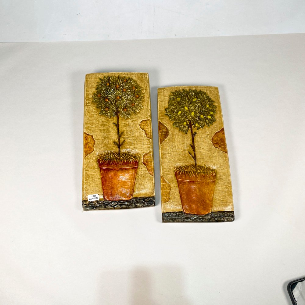 Lote anterior: Dos cuadros decorativos en yeso con motivos florales