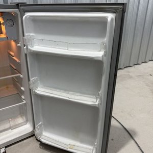 Heladera Minibar Newpoint FR-92S Plateada con Cerradura - imagen 6