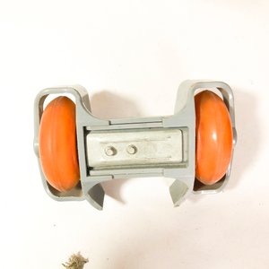 Lote de Juguetes: Muñecas Voladoras, Stitch, Piano, Patín y Accesorios - imagen 3