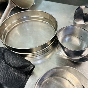 Set de Utensilios de Cocina Profesional Pujadas: Puretera, Coladores, Tamiz y Moldes - imagen 6