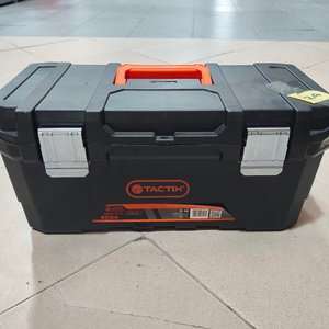 Lote siguiente: Caja de Herramientas Táctix Negra con Manija Naranja