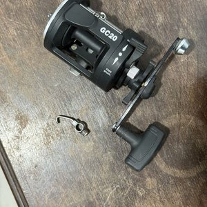 Carrete de Pesca Trolling Master Kaida GC20 Negro y Plata - imagen 4