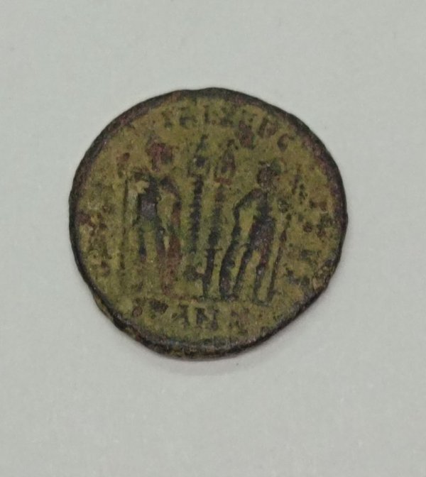 Moneda Romana de Constantino el Grande - Gloria Exercitus