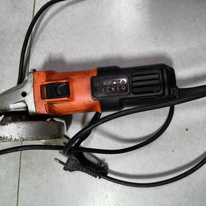 Amoladora Black+Decker 650W Usada - imagen 3