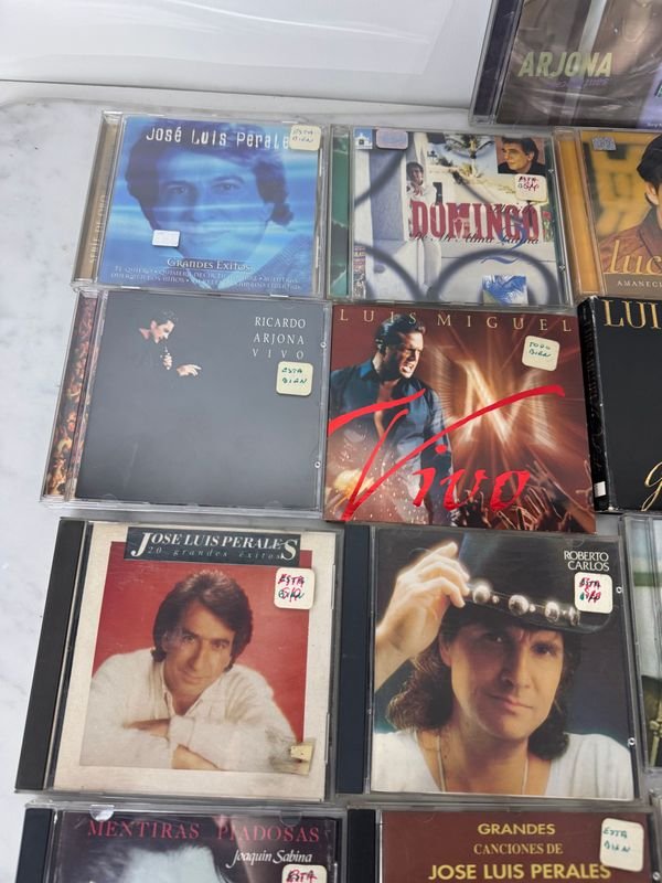 Colección de CDs de artistas reconocidos - imagen 12