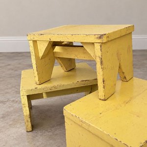 Tres Banquitos Bajos de Madera Amarillos - imagen 1