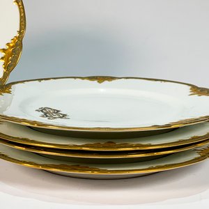 Cinco Platos de Postre Limoges de Porcelana Blanca con Monograma Dorado - imagen 3