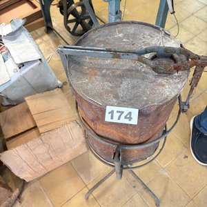Soporte Metálico con Tambor Oxidado para Cementera - imagen 2