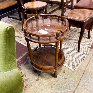 Perchero Blanco y Mesa Auxiliar Rústica de Madera - imagen 2