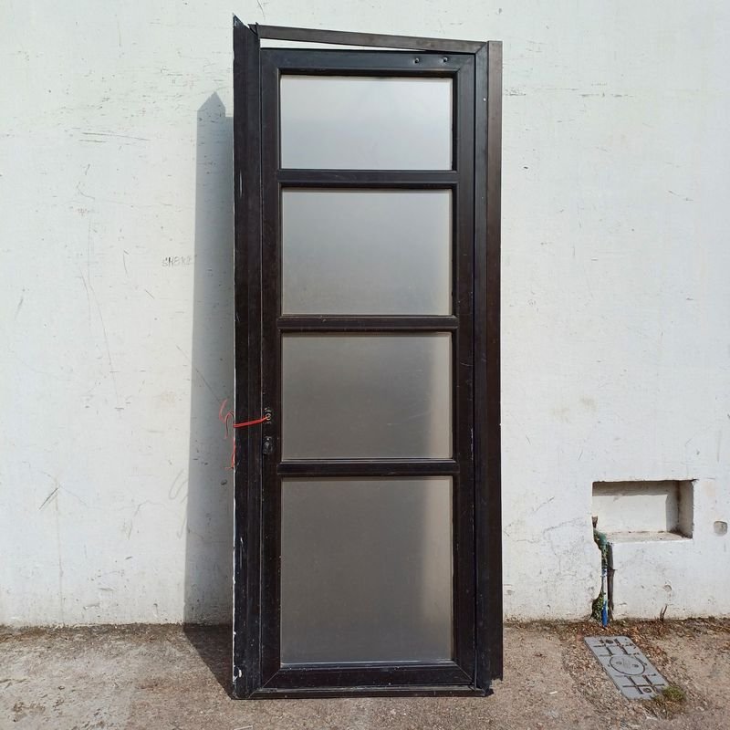 Puerta de Aluminio y Vidrio con Brazo Hidráulico - imagen 5