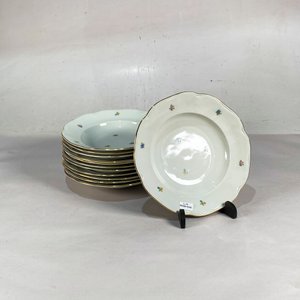 Doce Platos Hondos de Loza "Made in Czechoslovakia" con Decoración Floral y Borde Dorado - imagen 1