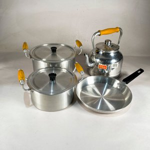 Lote anterior: Set de Cocina de Aluminio: Ollas, Sartén y Pava