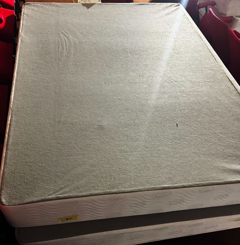 Box de Sommier Simmons 198x150 cm