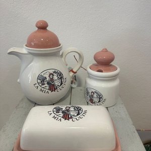 Lote anterior: Juego de Tetera, Mantequera y Azucarero "La Mia Cucina"