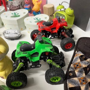 Lote Variado: Juguetes, Veladoras, Reloj, Tazas y Más - imagen 5