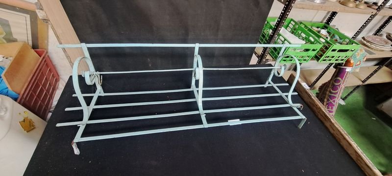 Ganchera metálica de acabado azul claro