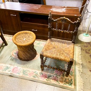 Lote siguiente: Sillón de Madera Estilo Luis XV con Asiento de Paja