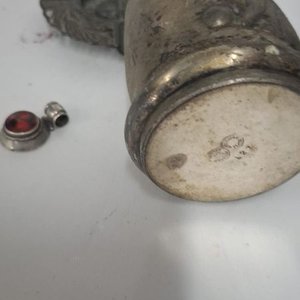 Cenicero y Jarrito Metálico con Colgante - imagen 1