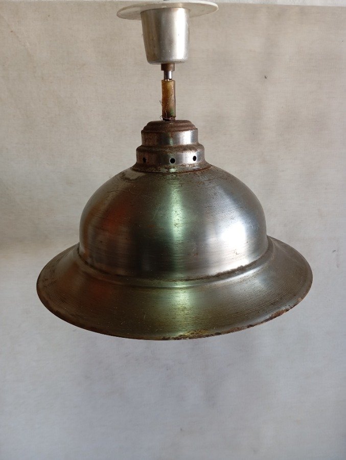 Lote siguiente: Plafón de metal de 33 cm de diámetro