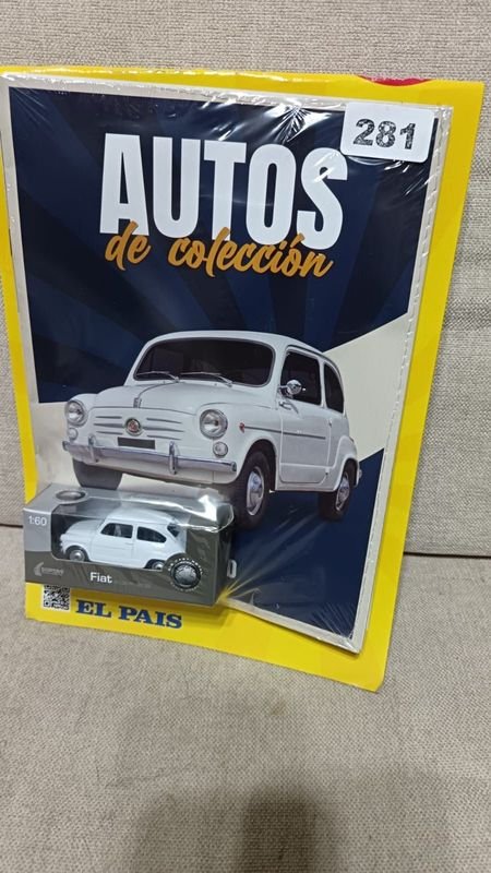 Auto Fiat 600 Blanco en Miniatura Coleccionable con Fascículo