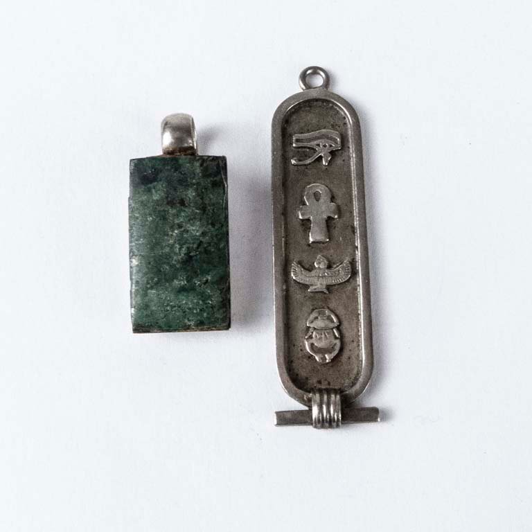 Lote anterior: Pendientes de plata con diseño y accesorios