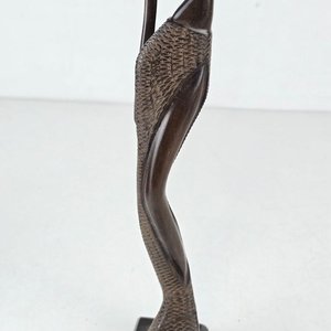 Escultura de Mujer Africana en Madera con Cesta - imagen 4