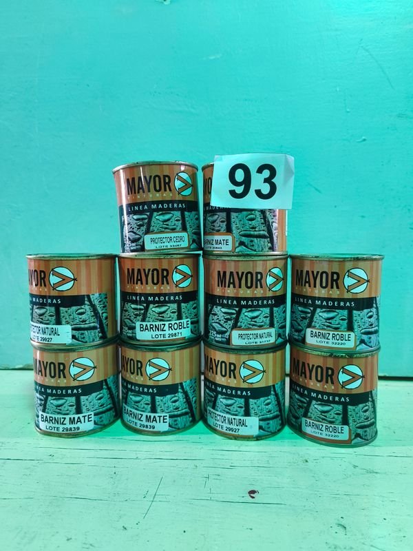Lote siguiente: Barniz para madera en latas de 225 ml