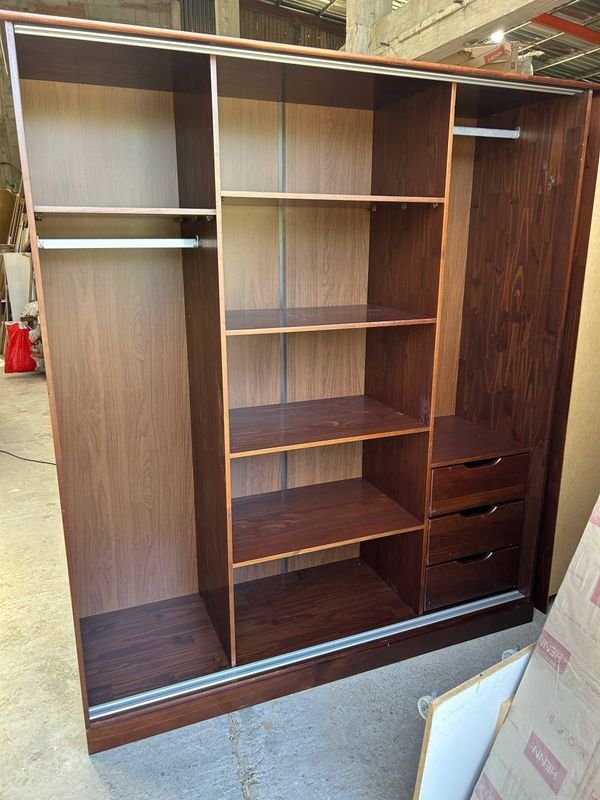 Placard de Madera con Puertas Corredizas - imagen 2