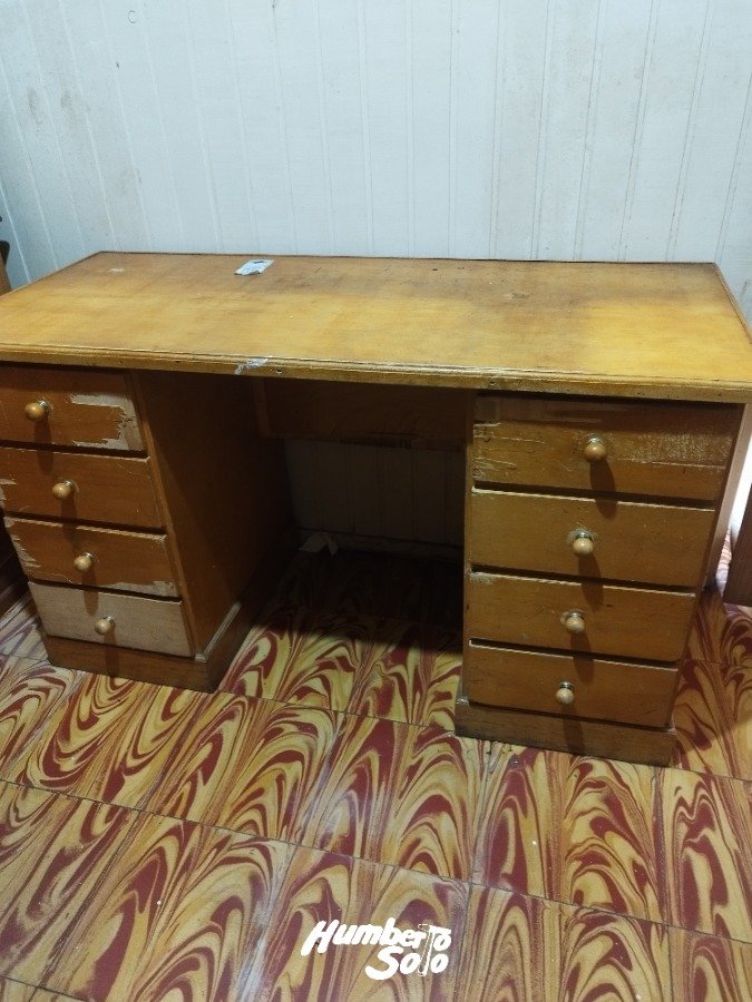 Escritorio madera ocho cajones