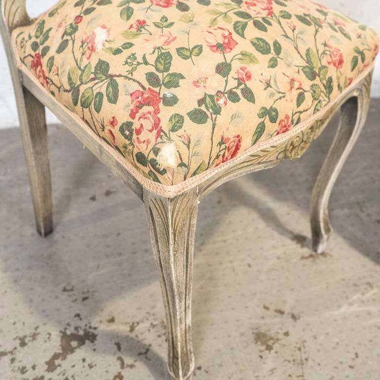 Mesa auxiliar de madera y silla Luis XV: una pieza única para el hogar - imagen 3