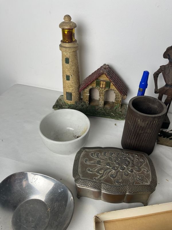 Colección de objetos decorativos y útiles - imagen 8