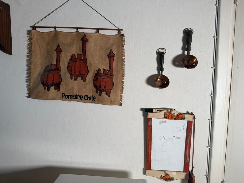Set de Objetos Decorativos: Lienzo "Pomaire Chile" y Cazoletas de Cobre