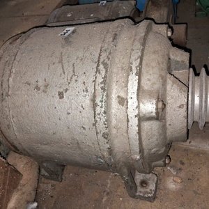 Motor Eléctrico Industrial con Polea - imagen 1