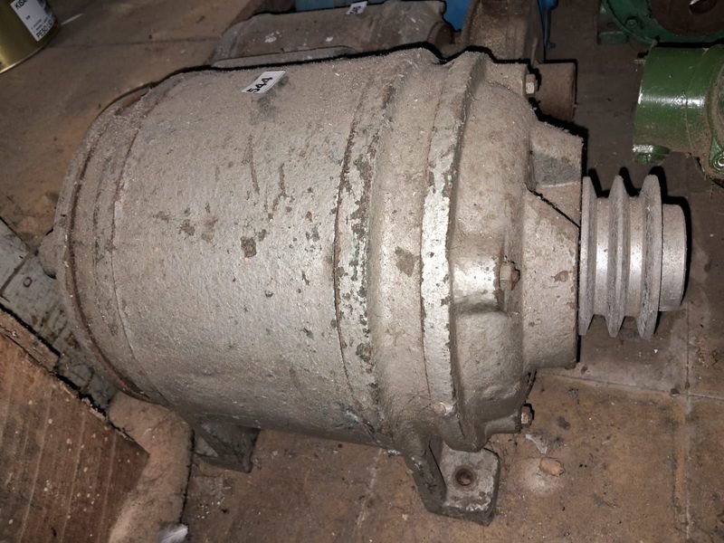 Motor Eléctrico Industrial con Polea