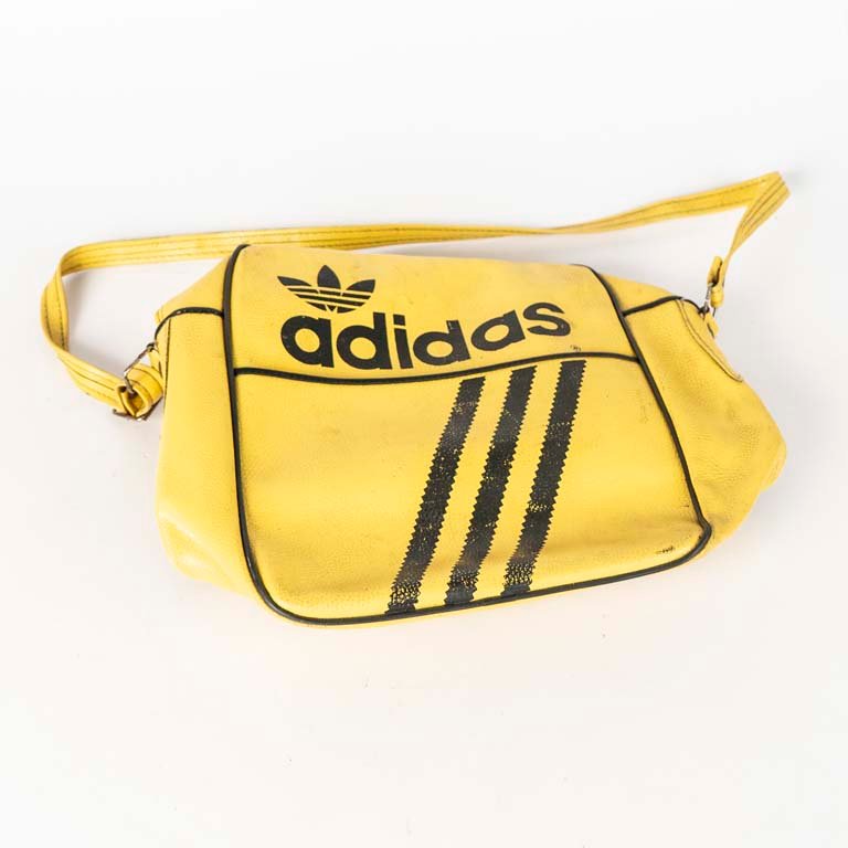 Lote siguiente: Bolsos deportivos Adidas de comienzos de los 80
