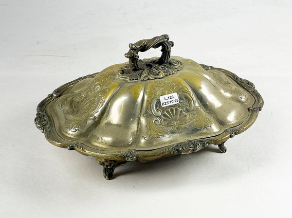 Lote siguiente: Centro en metal labrado con tapa de alta calidad