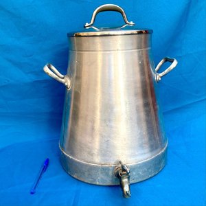 Lote anterior: 50..... enfriadora para cerveza o otros. Aluminio gran tamaño. Funcionado. Sana