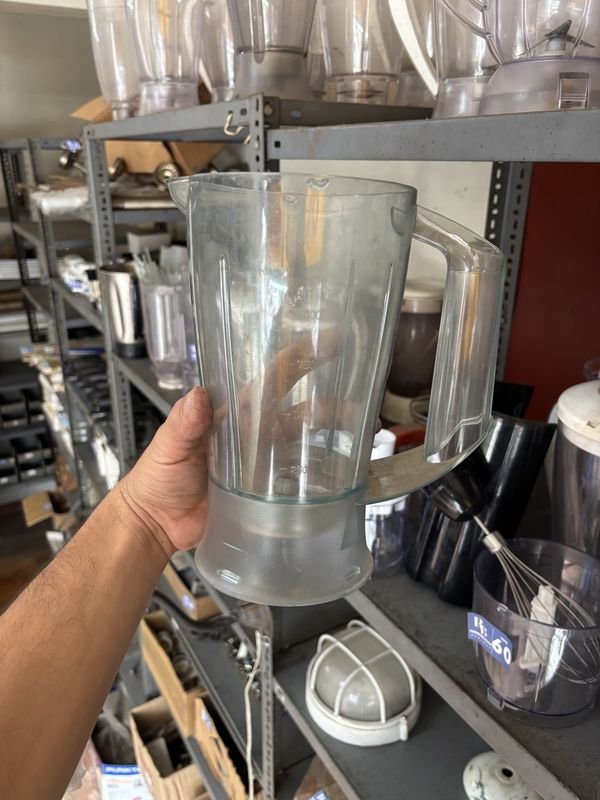 Vasos licuadoras de plástico en buen estado - imagen 2