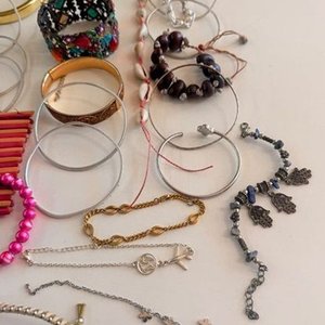 Lote de Pulseras y Brazaletes Variados - imagen 4