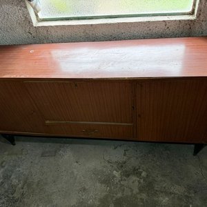 Lote anterior: Trinchante de madera con cajón y puertas