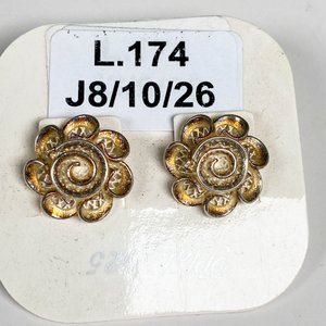 Par de Caravanas de Plata con Diseño Floral - imagen 3