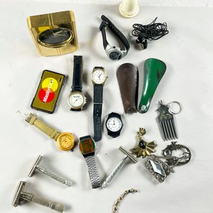 Lote de Relojes de Pulsera y Sobremesa, Máquinas de Afeitar y Accesorios - imagen 2