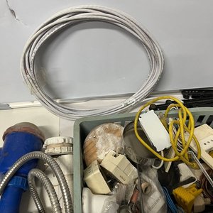 Lote de Artículos Eléctricos, Sanitarios y Ferretería Varios - imagen 7