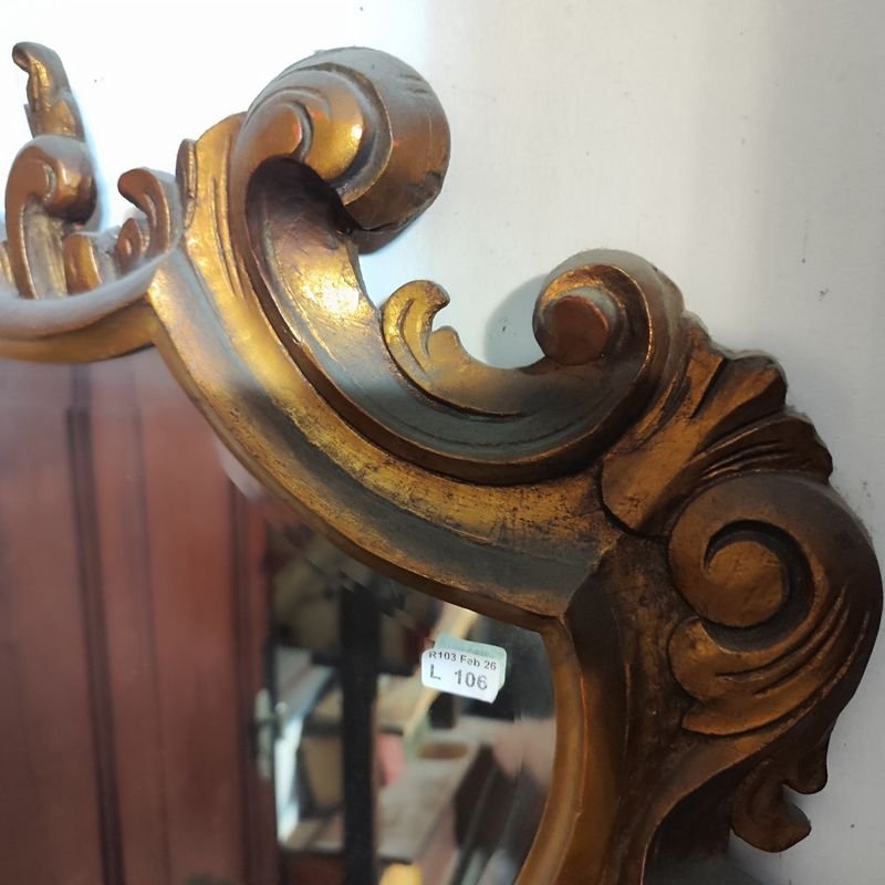 Espejo de forma irregular con marco de madera esculturada - imagen 3