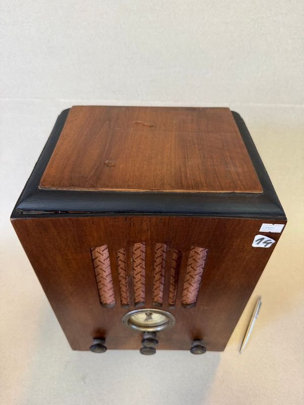 Radio de Valvula Antiguo con Caso de Madera - imagen 2
