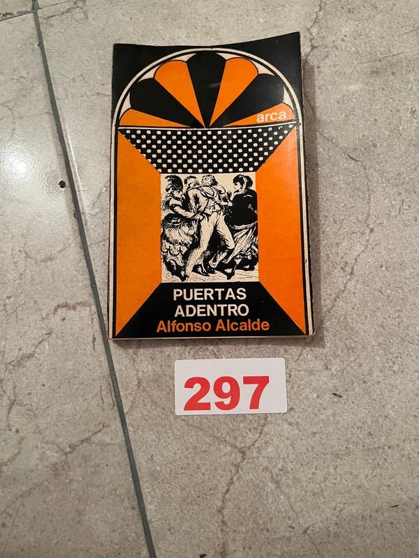 Libro "Puertas Adentro" de Alfonso Alcalde, Ed. Arca