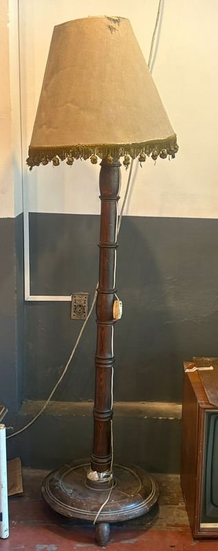 Lote siguiente: Lámpara vintage con pantalla tela