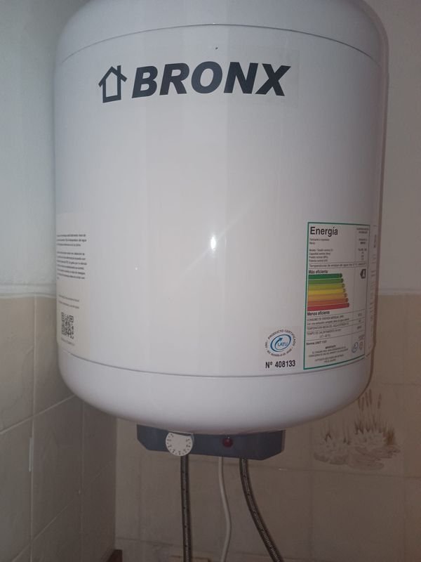 Lote siguiente: Calefón Bronx 40L - Calentador de agua
