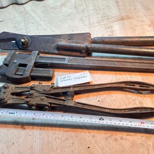 Herramientas Varias: Cortacables, Llave de Tubo y Tijera de Corte - imagen 1